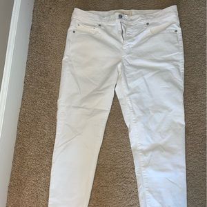 Gap white jeans girlfriend cut size 29